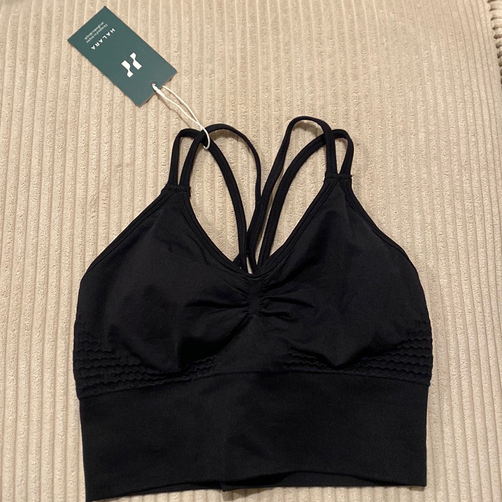 Halara black sports bra with removable padding